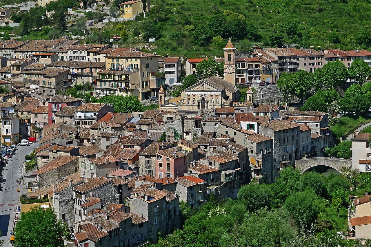 Vue panoramique du village de L'Escarène depuis le quartier du Brec