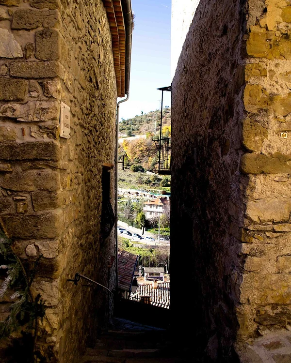 Ruelle médiévale de Lucéram, Alpes-Maritimes
